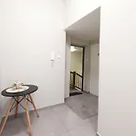 - Krakhouse Lägenhetshotell *