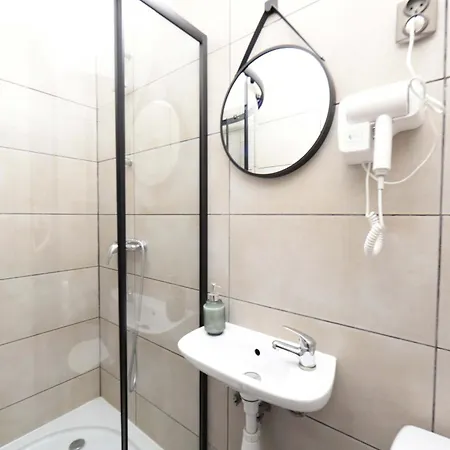 - Krakhouse Lägenhetshotell Kraków