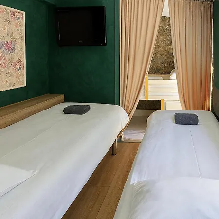 - Krakhouse Aparthotel