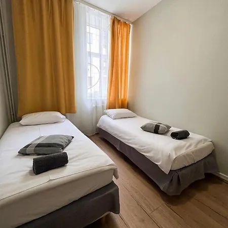 - Krakhouse Kraków