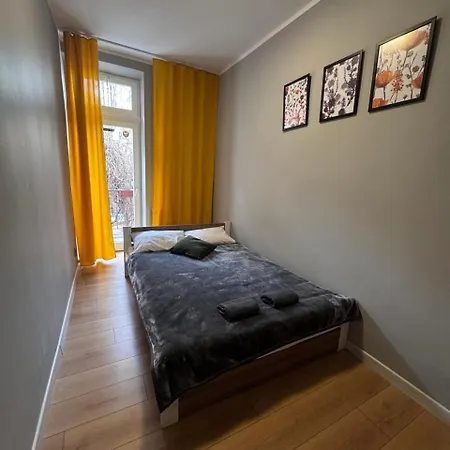 - Krakhouse Lägenhetshotell Kraków