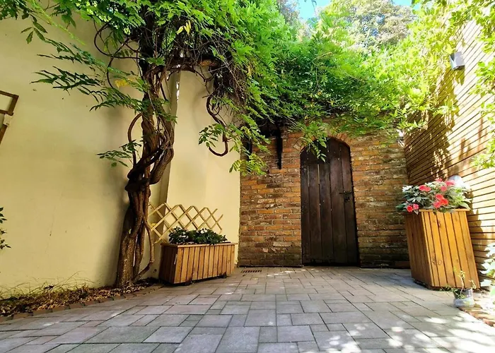 - Krakhouse Apart Otel