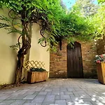 - Krakhouse Apart Otel
