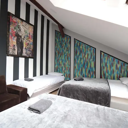 - Krakhouse Apartmanhotel *