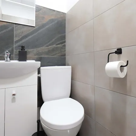 - Krakhouse * Krakkó