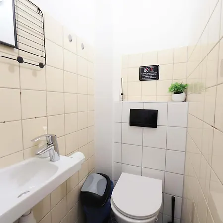 - Krakhouse Apartmanhotel