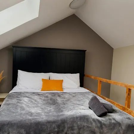 - Krakhouse Apartmanhotel *