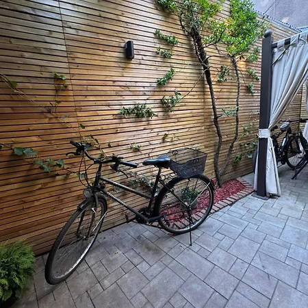 - Krakhouse Apartmanhotel