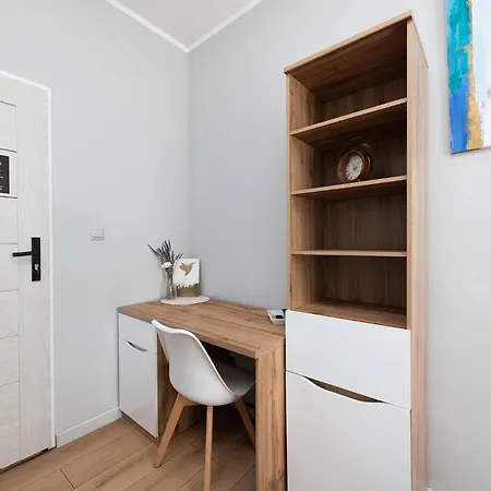 - Krakhouse Apartmanhotel *