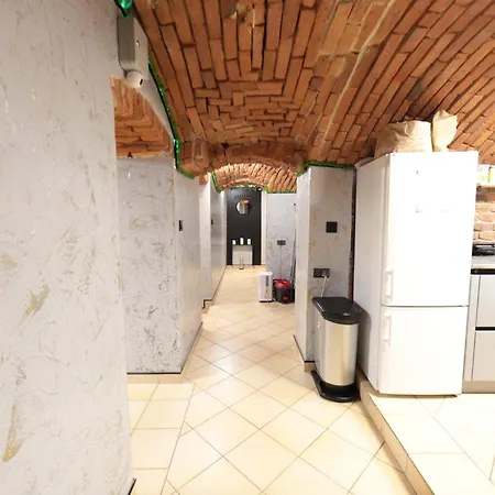 - Krakhouse Apartmanhotel *