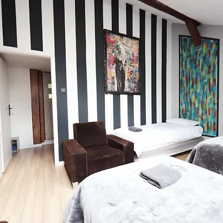 - Krakhouse Apartmanhotel